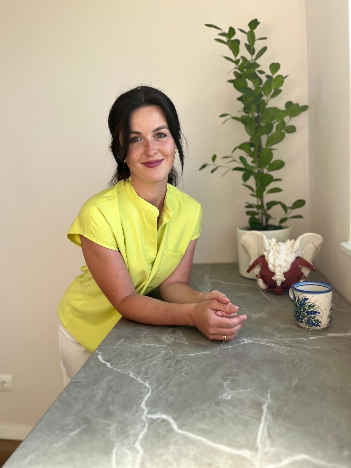 Karolina Wojakiewicz w gabinecie